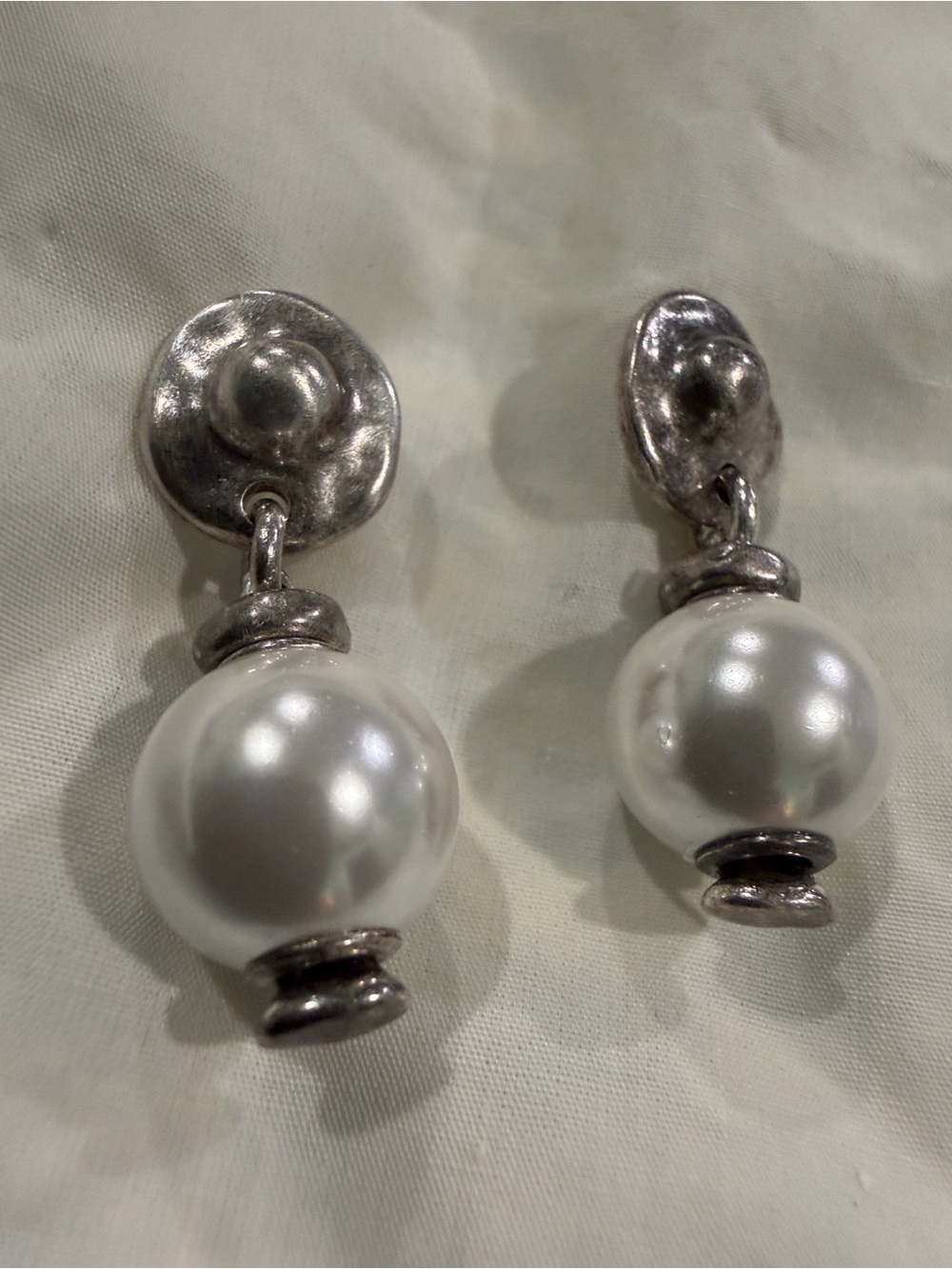 UNO de 50 Silver and White Pearl Drop Earrings
